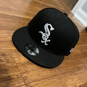 Like new White Sox snap back.